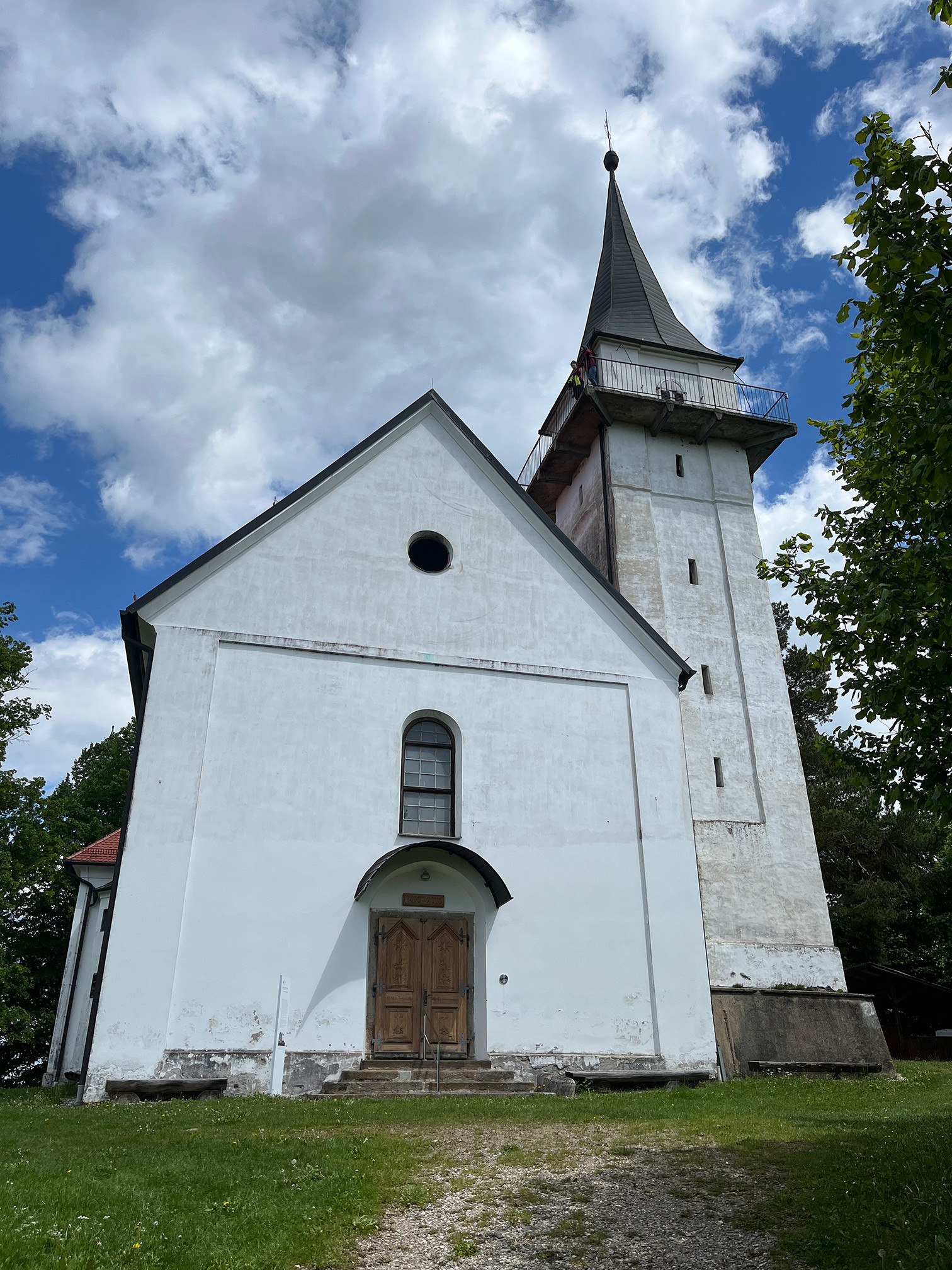 Cerkev sv. Pankracija z razglednim balkonom