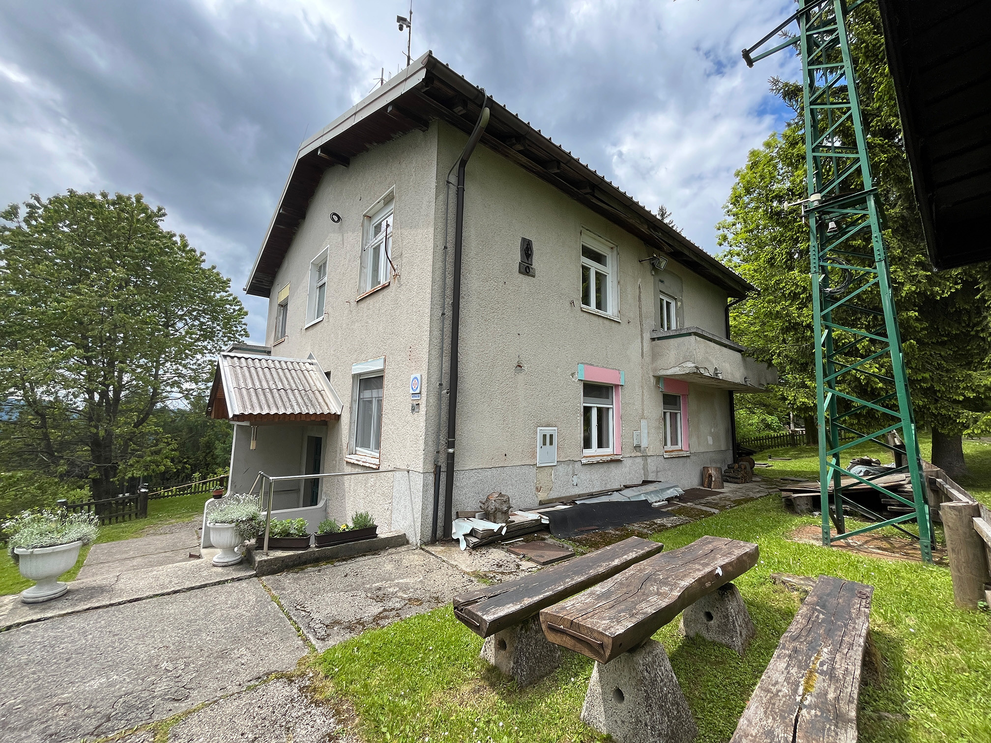 Kapunarjev vrh in hoja ob državni meji