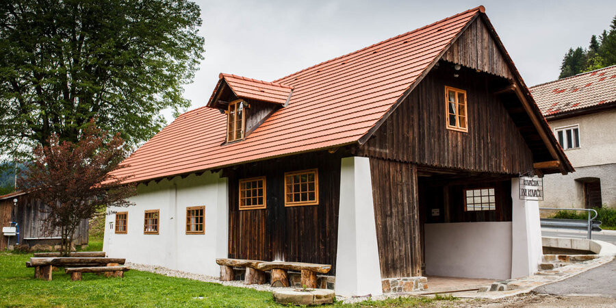 Kovačija pri kovaču